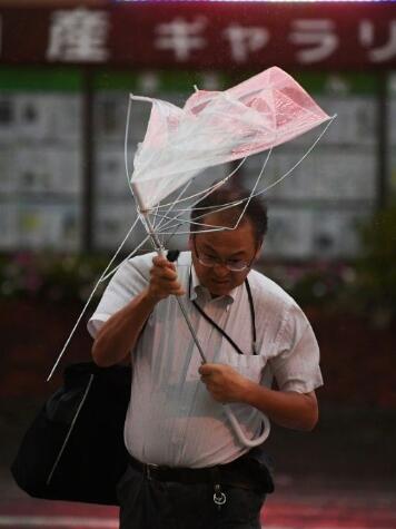 臺風法茜襲擊日本 雨風